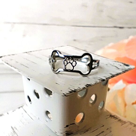 NEW Dog Bone & Paw Silver Tone Band Ring Size 5 Cute, Funky, Pets - Picture 2 of 4